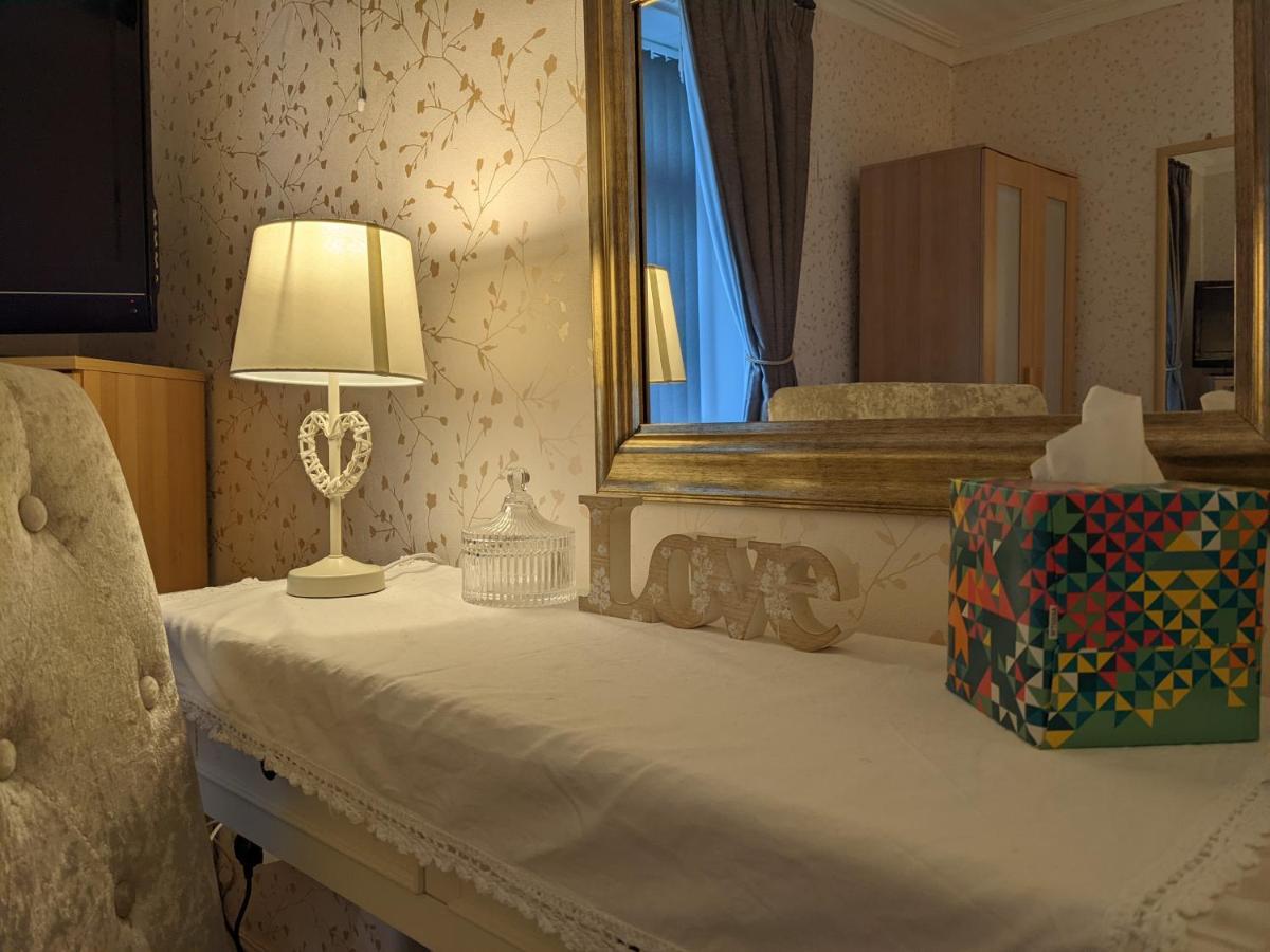 Kirkcroft Guest House グレトナ エクステリア 写真